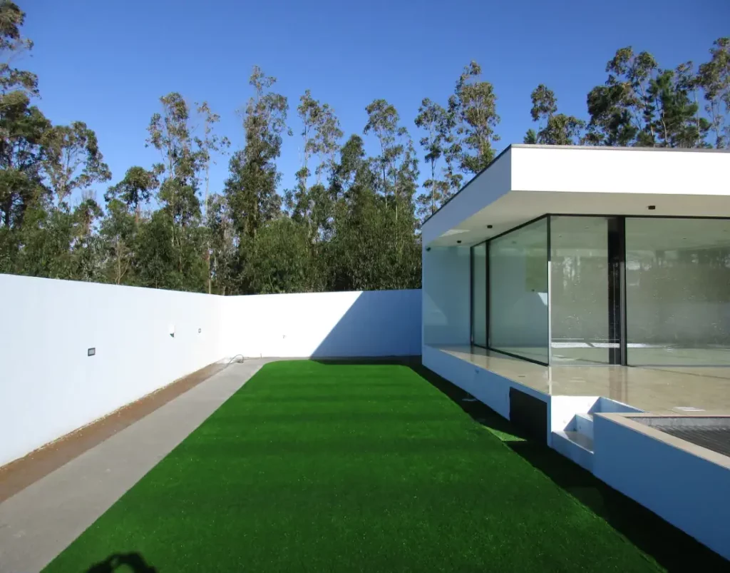 Jardim da casa moderna em vidro