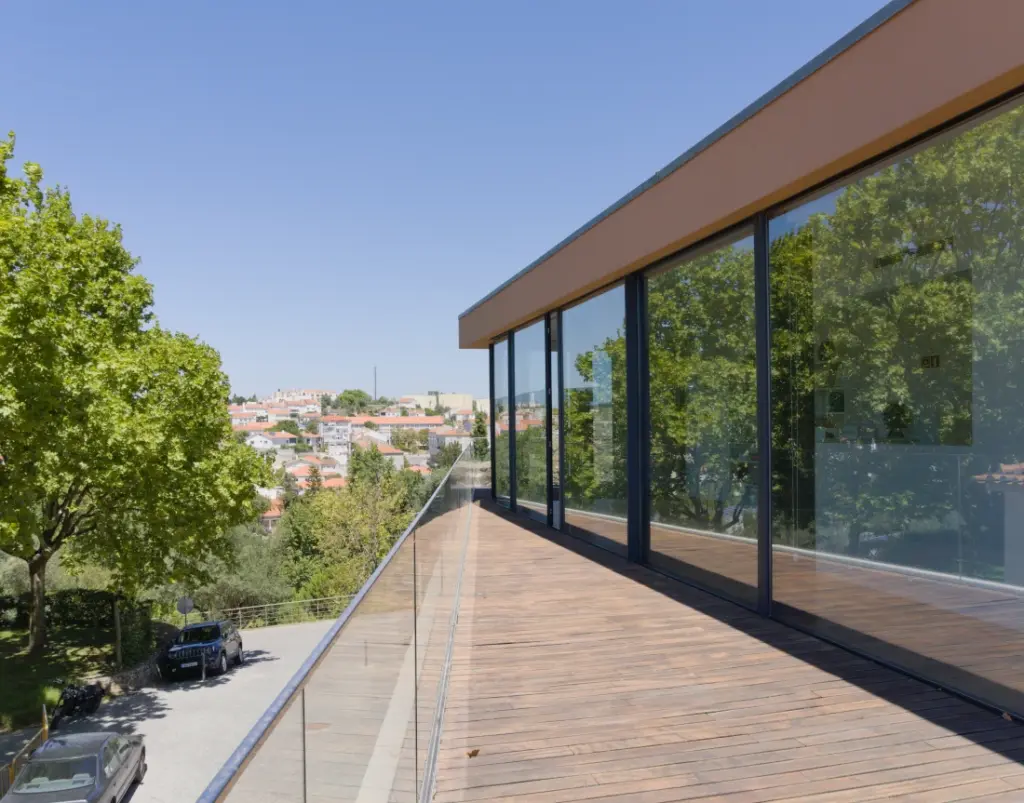 Esplanada com vista para a cidade de Torres Novas